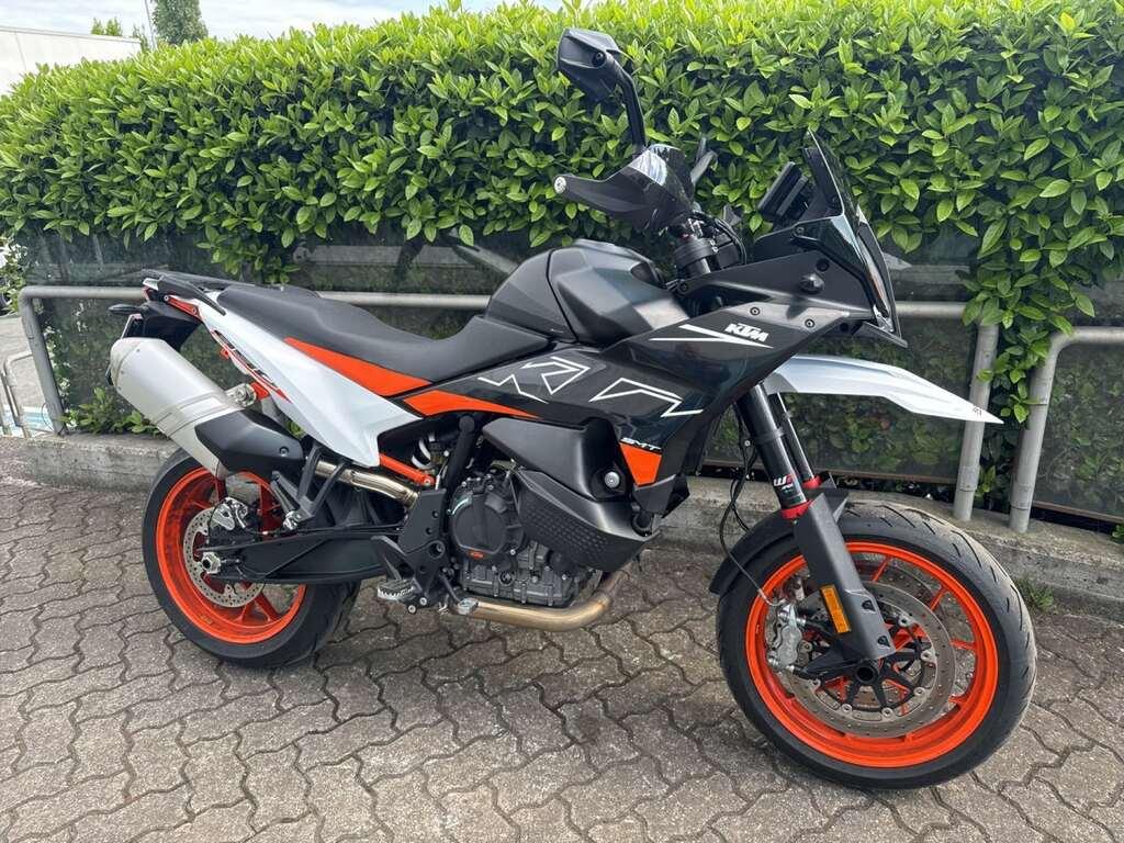 890 SMT