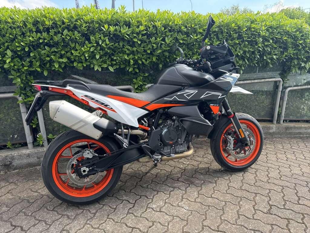 890 SMT