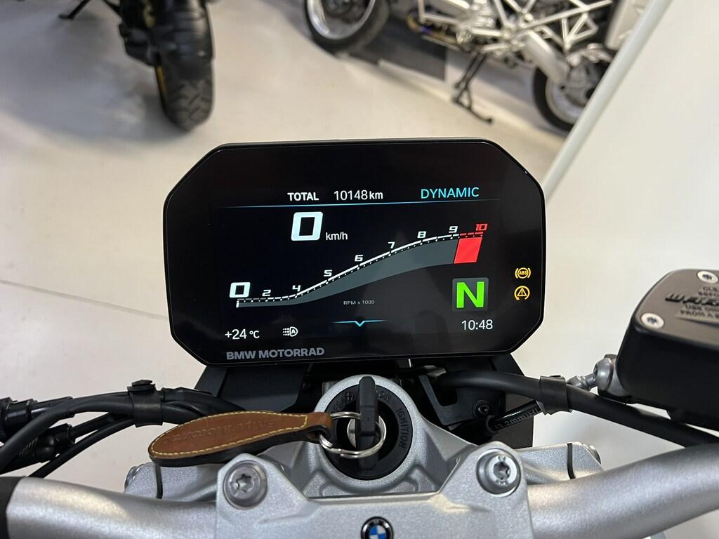 F 900 R