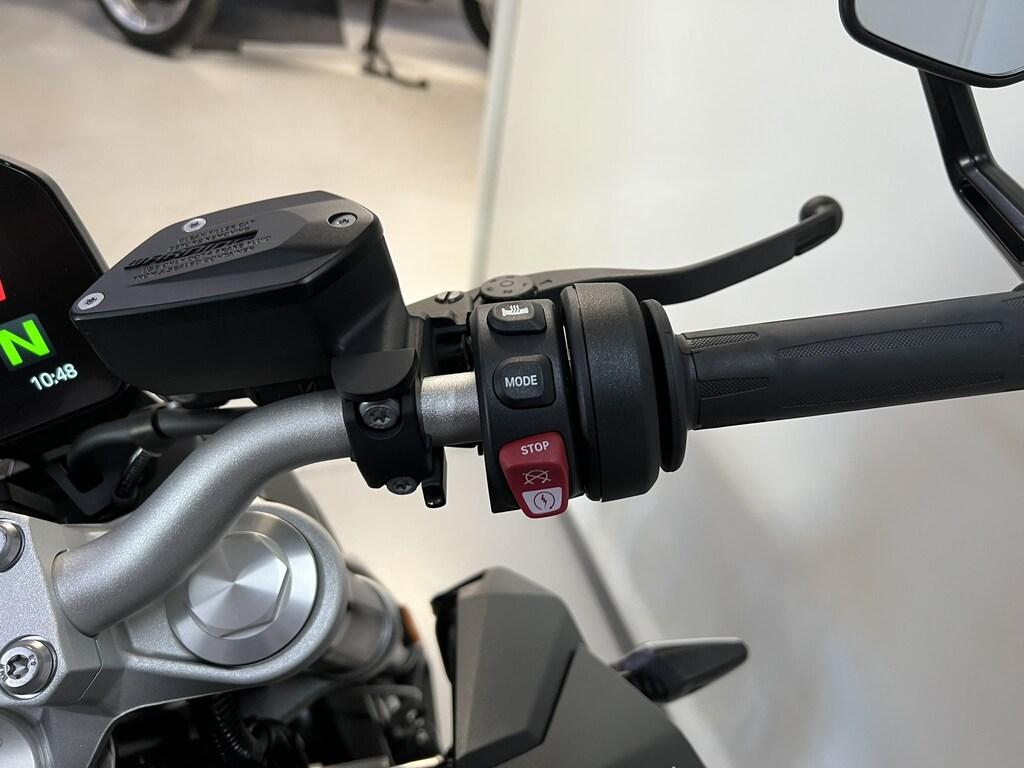 F 900 R