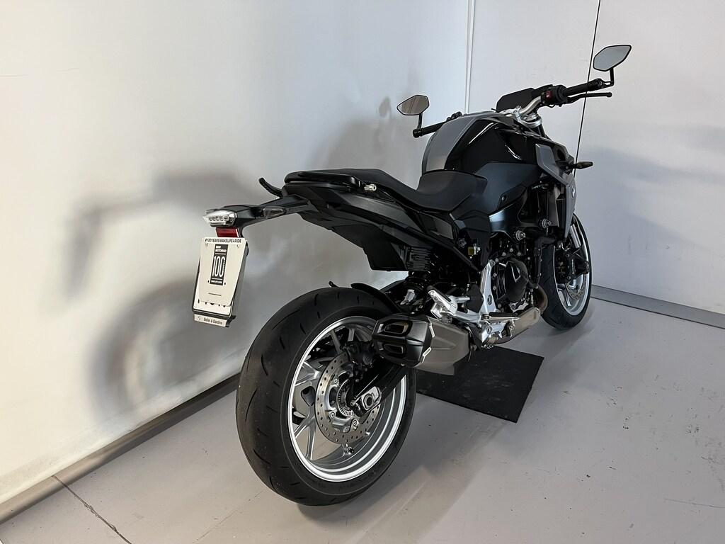 F 900 R