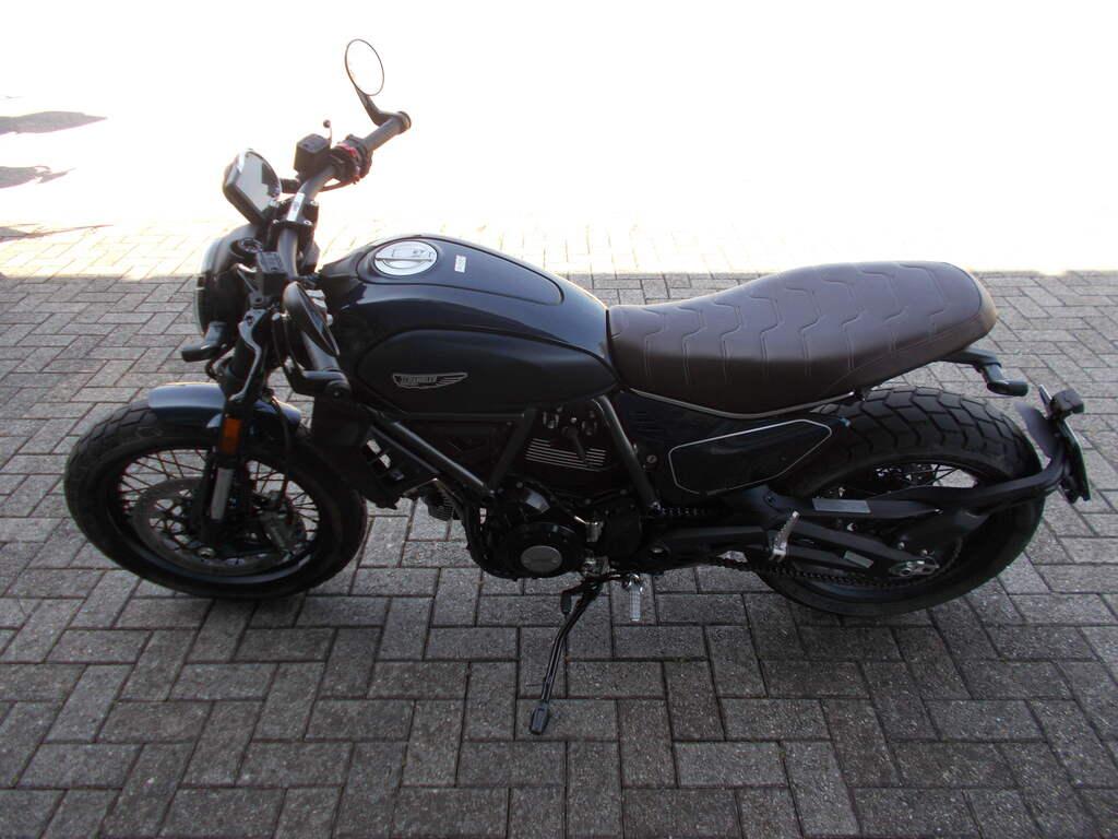 SCRAMBLER 800