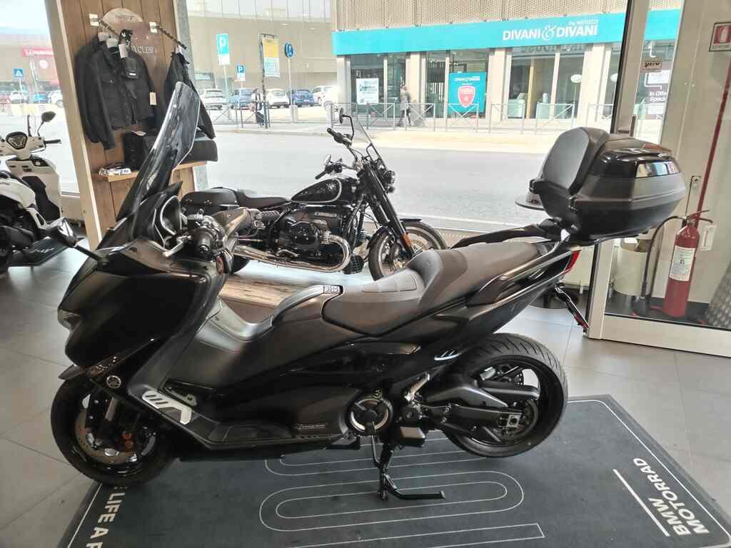 T-MAX 560