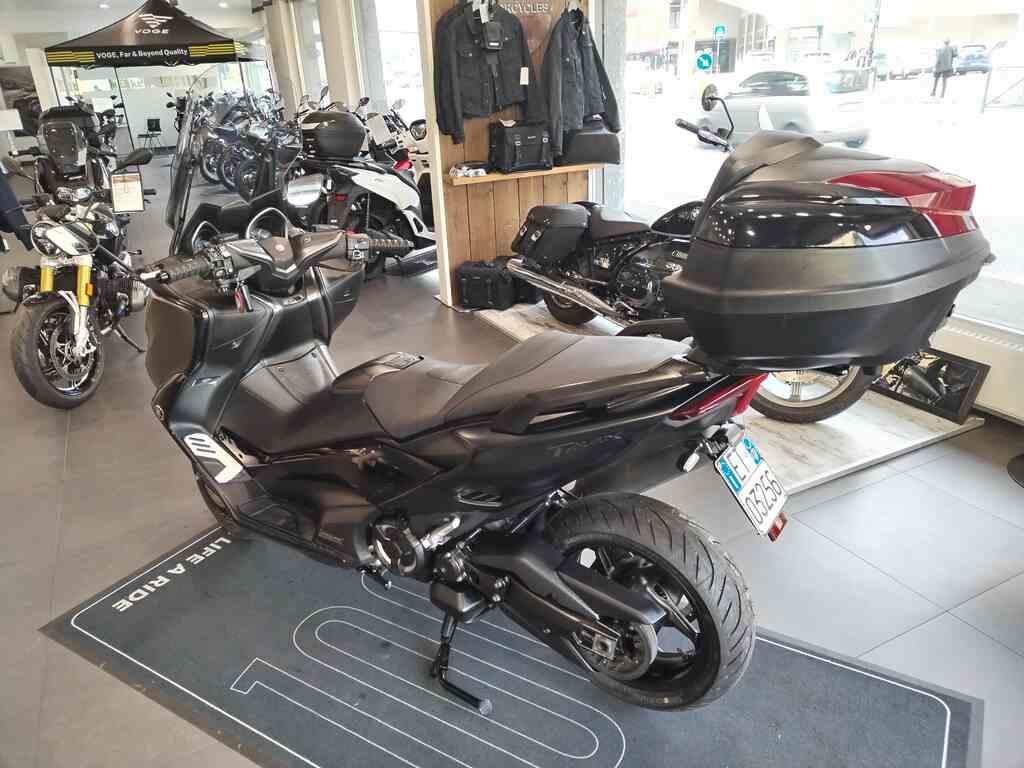 T-MAX 560