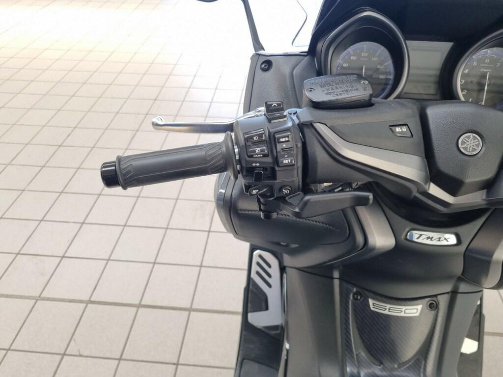 T-MAX 560