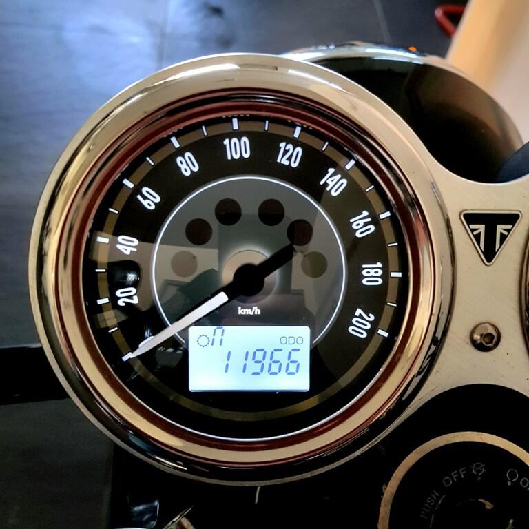 BONNEVILLE 900 T100