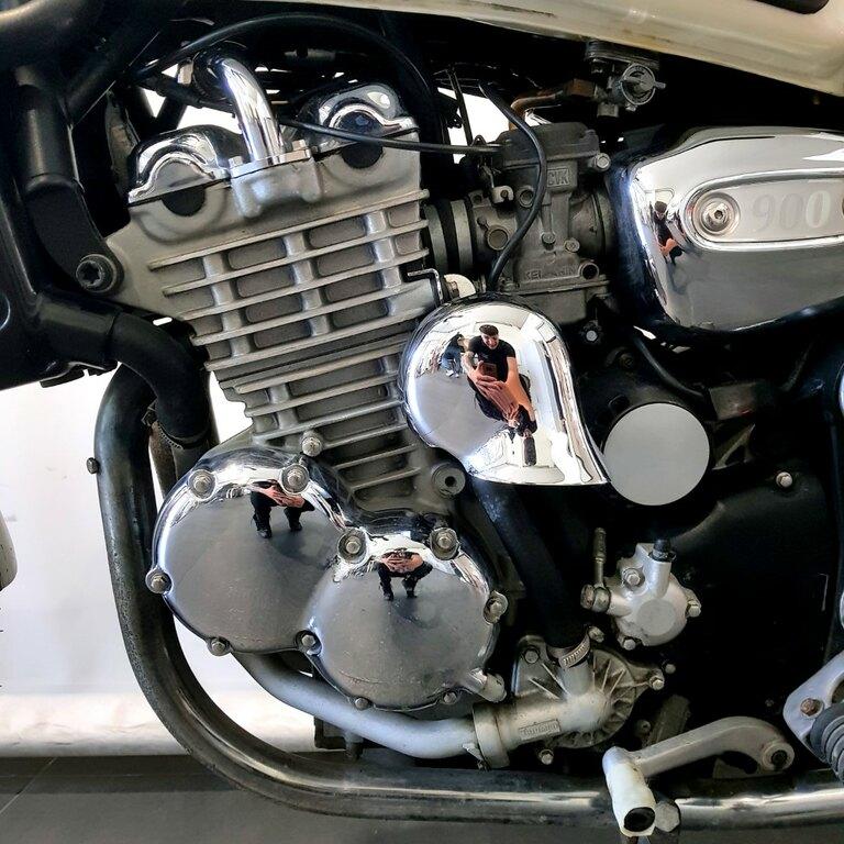 THUNDERBIRD 900