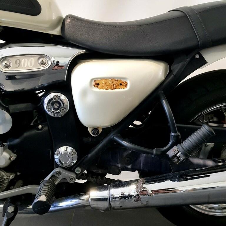 THUNDERBIRD 900