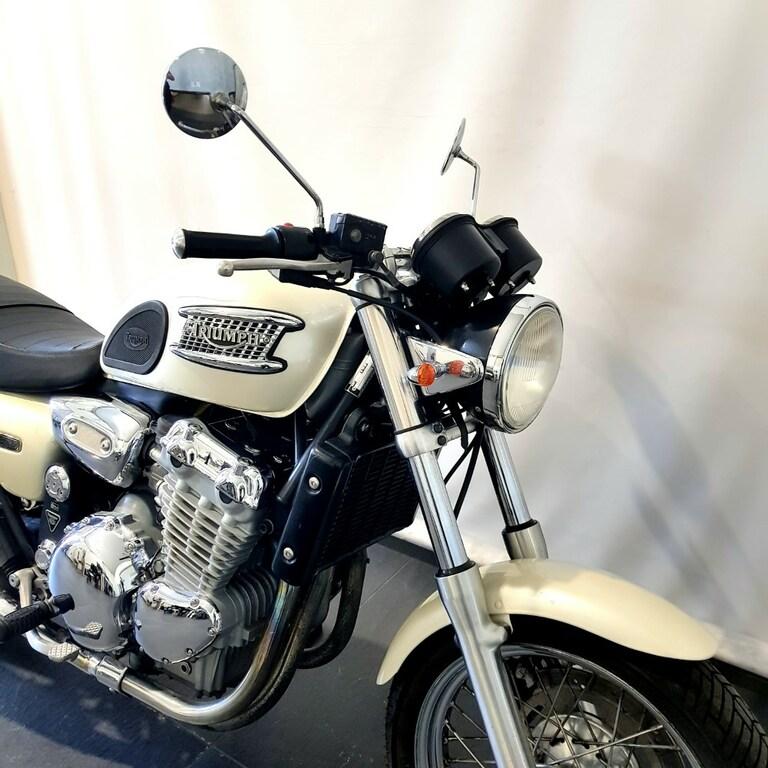 THUNDERBIRD 900
