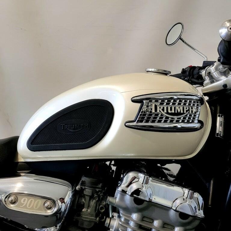 THUNDERBIRD 900