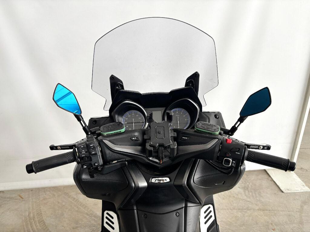 T-MAX 560