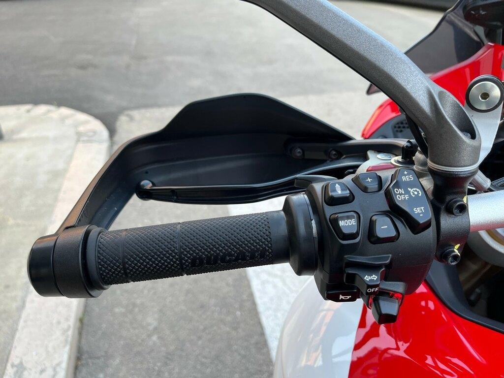 MULTISTRADA V4