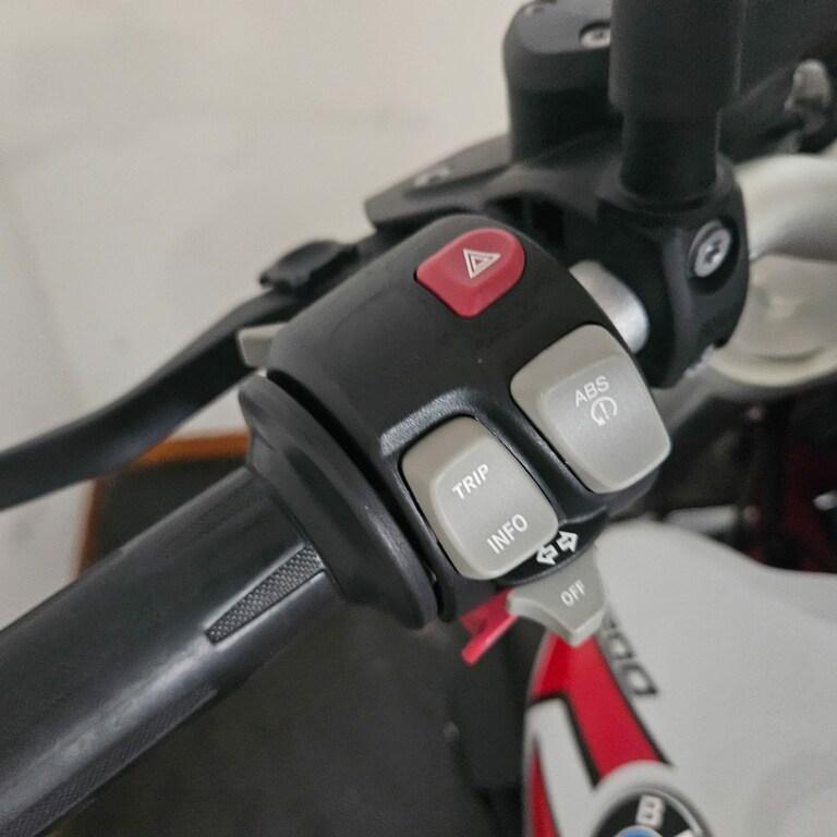 R 1200 R