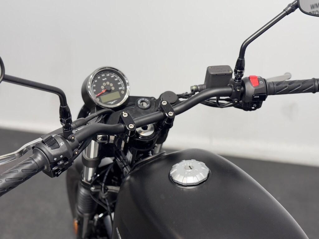 V7 III 750