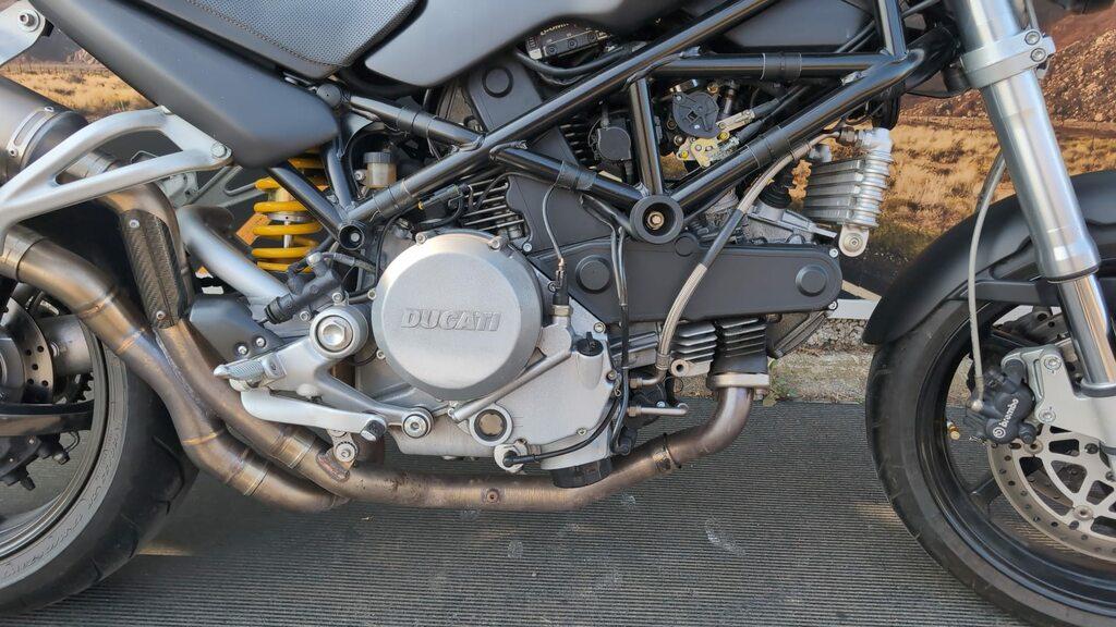 MONSTER 800