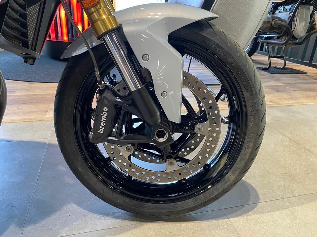 F 900 R