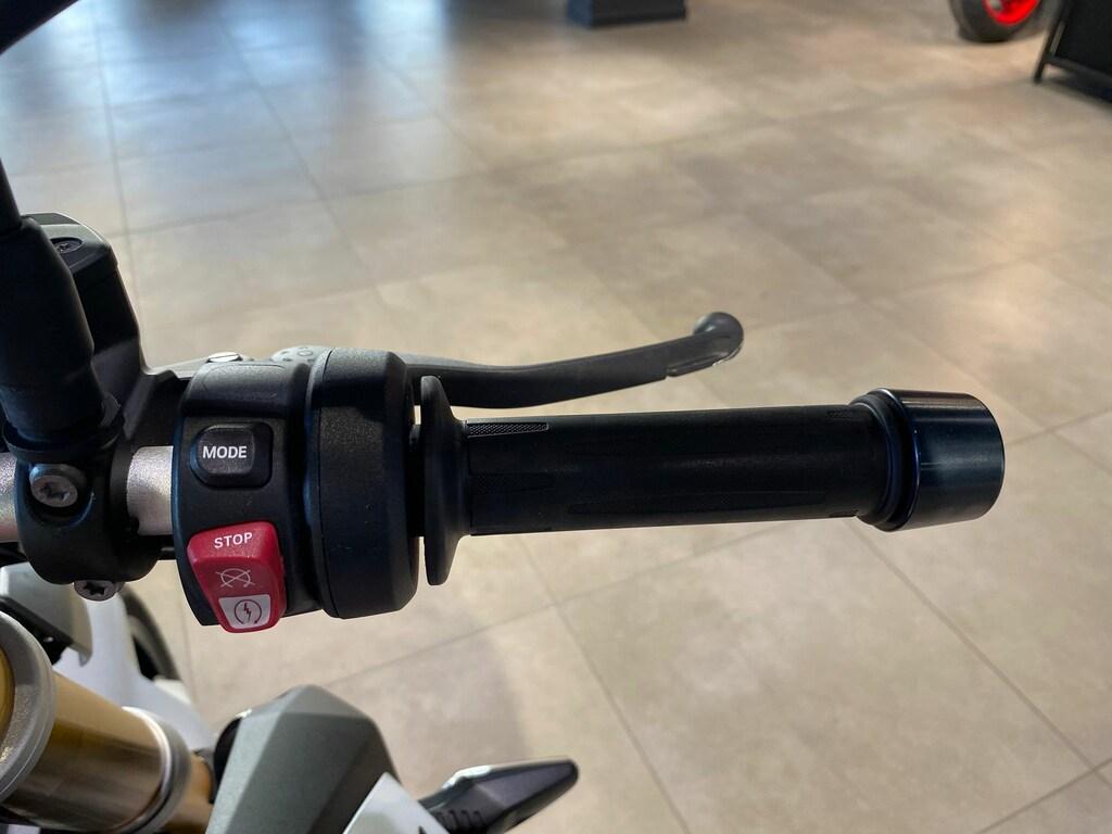 F 900 R