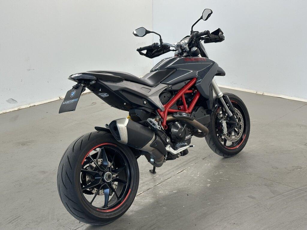 HYPERMOTARD 821