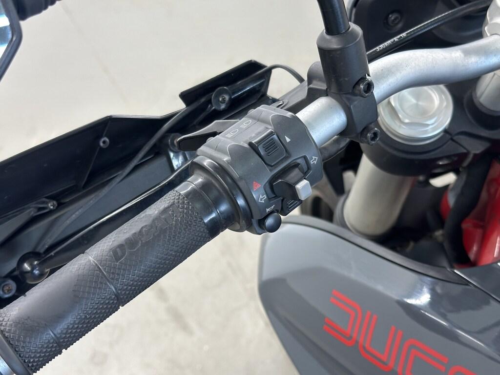 HYPERMOTARD 821
