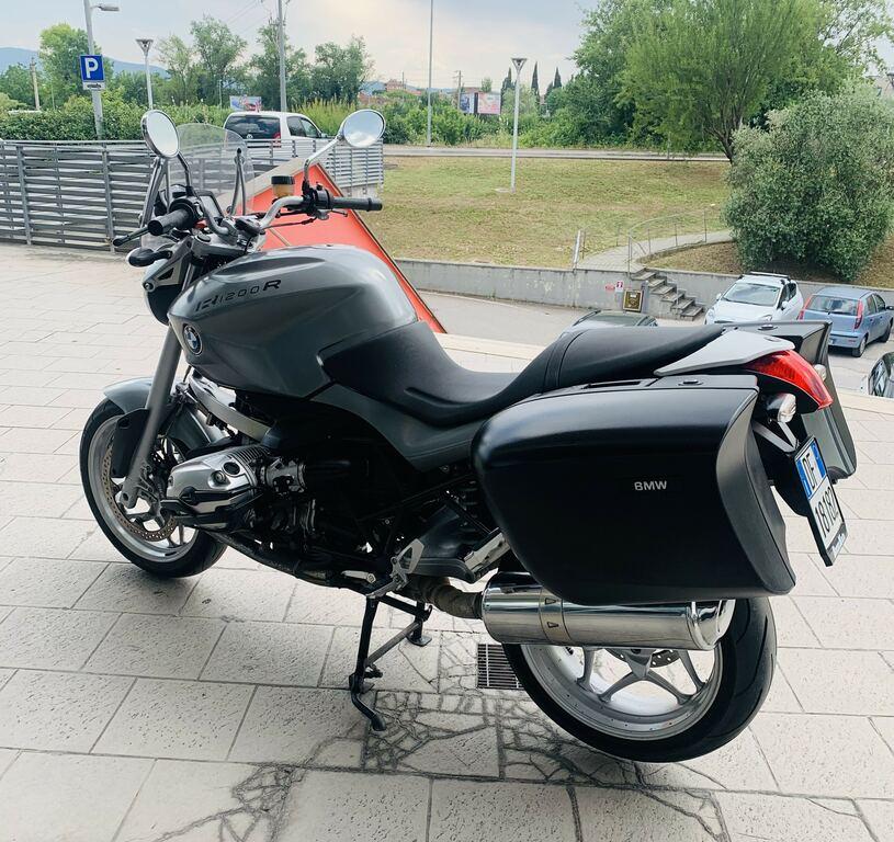 R 1200 R