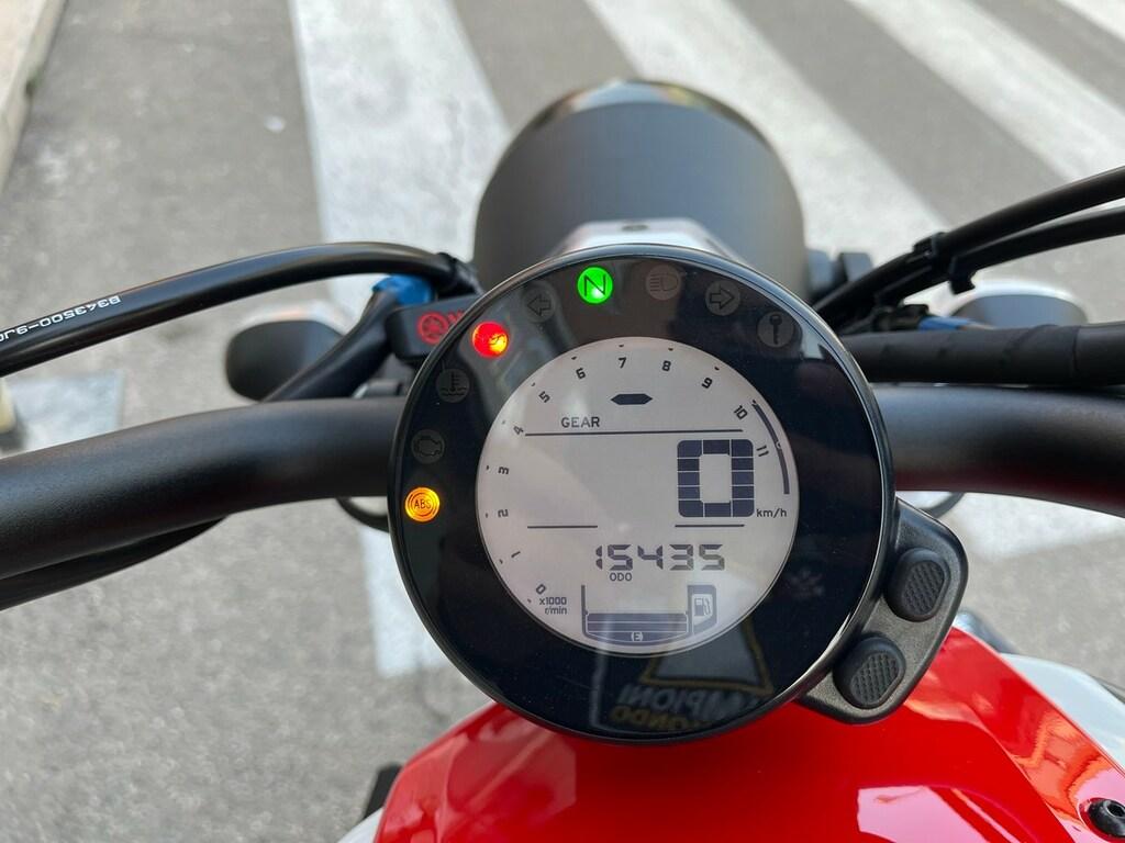 XSR 700