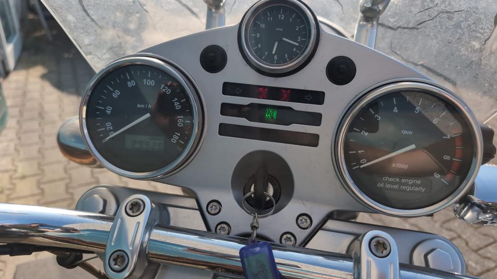 R 1200 C