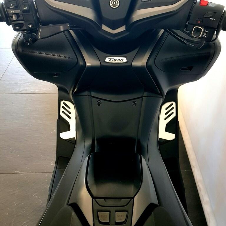 T-MAX 560