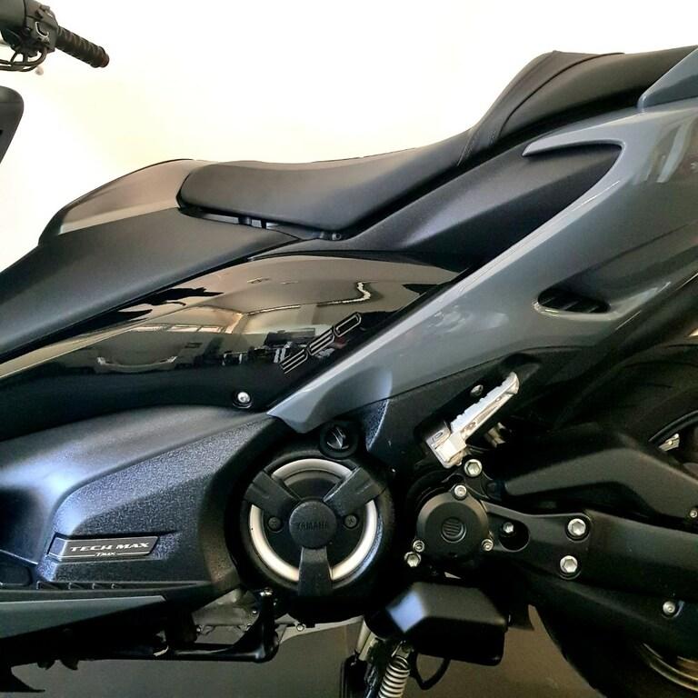 T-MAX 560