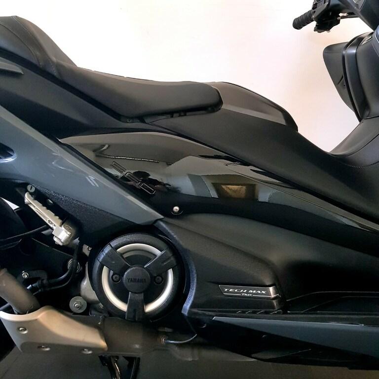 T-MAX 560