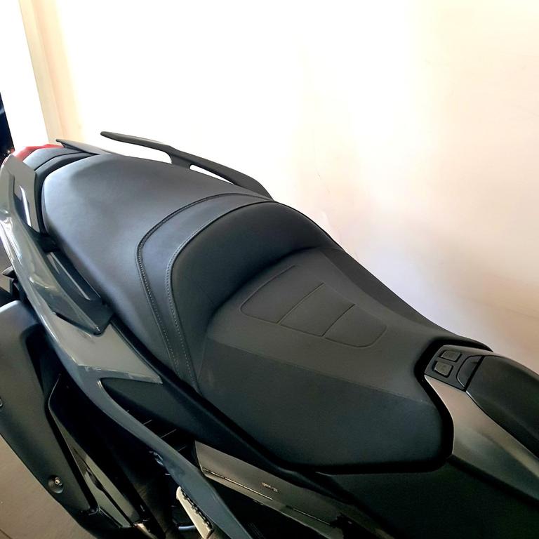 T-MAX 560