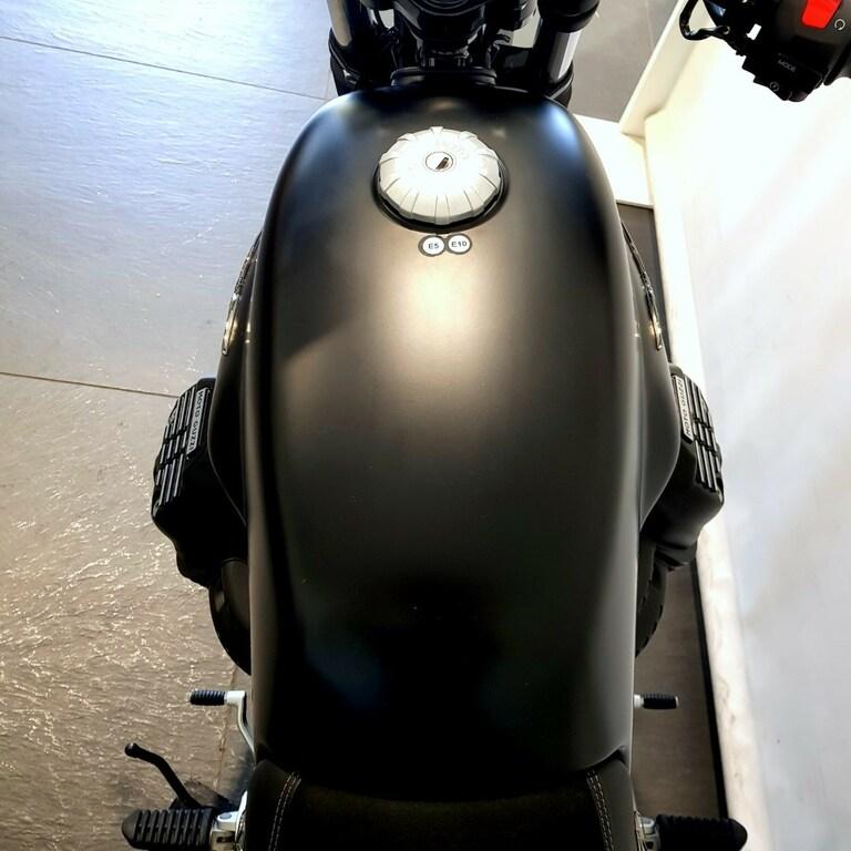 V7 850