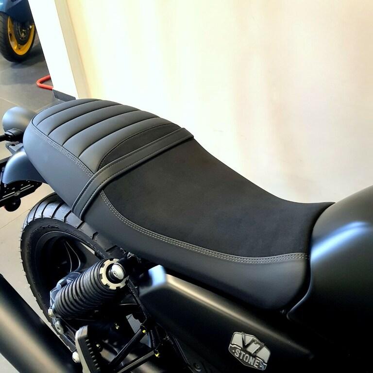 V7 850