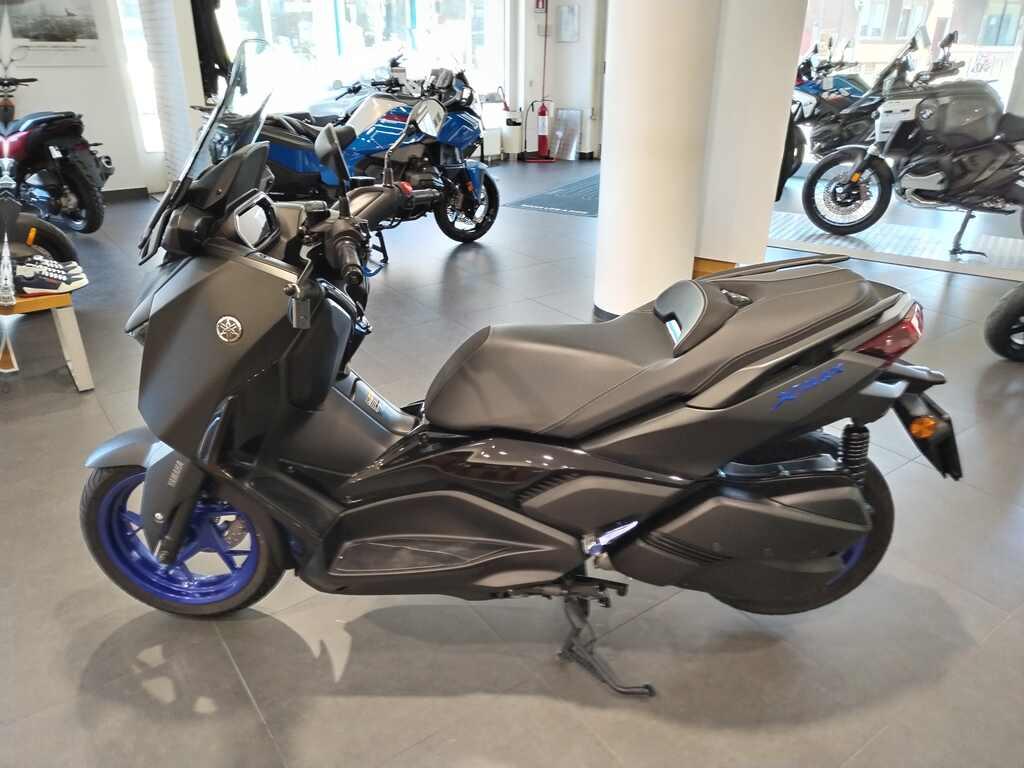 X-MAX 300