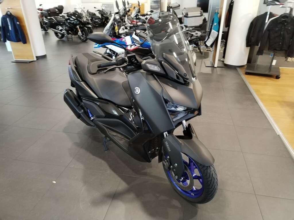 X-MAX 300