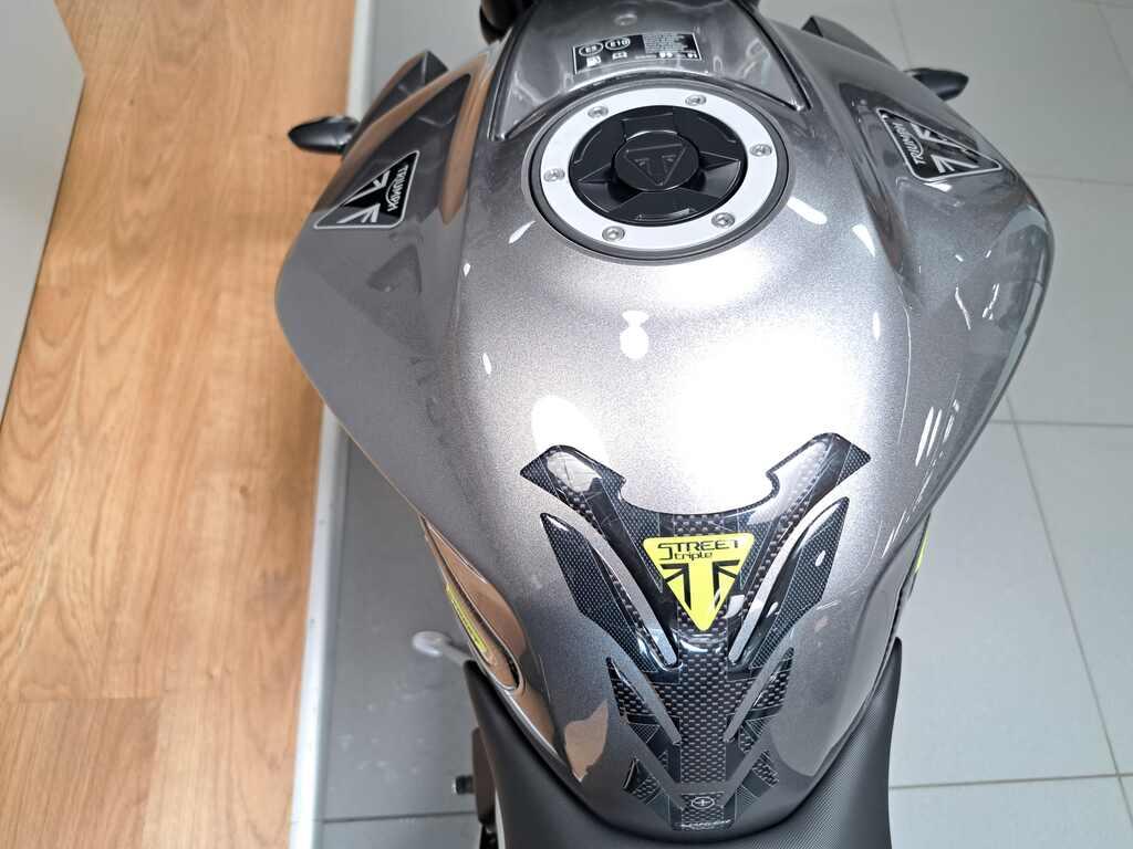 STREET TRIPLE 765