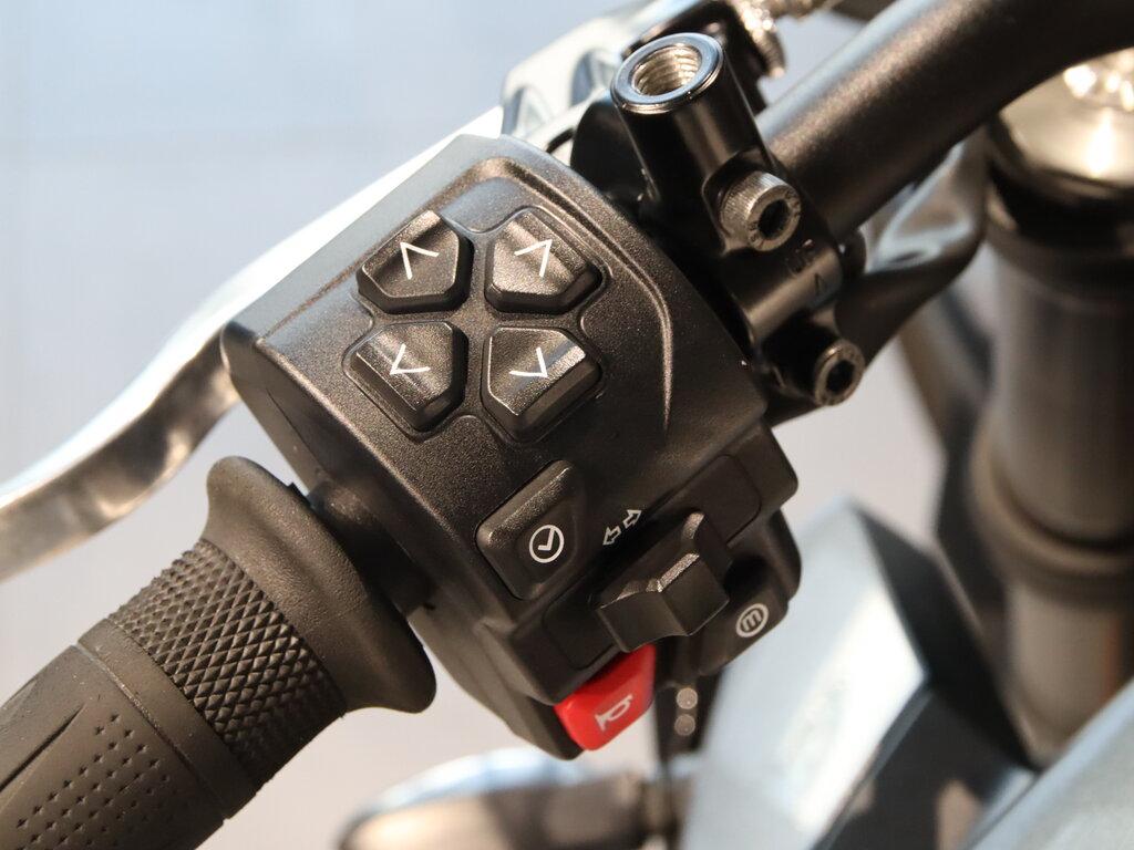 STREET TRIPLE 765