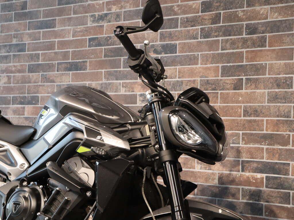 STREET TRIPLE 765
