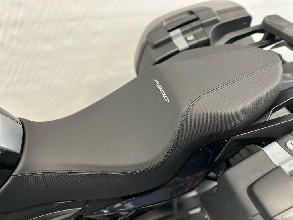 F 900 R