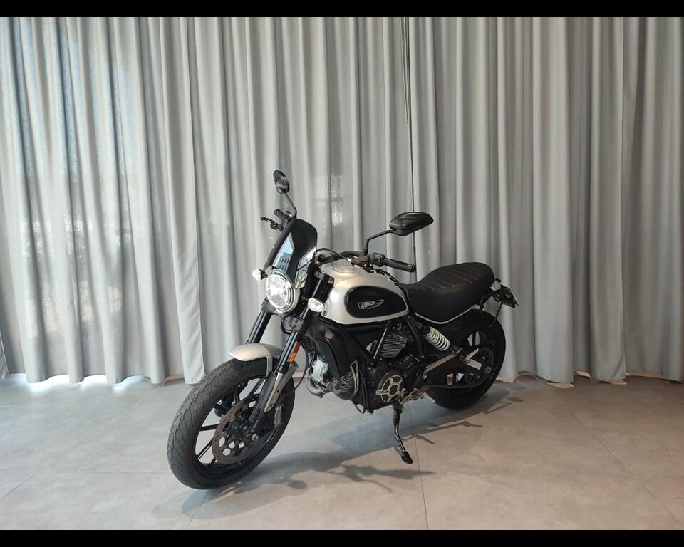 SCRAMBLER 800
