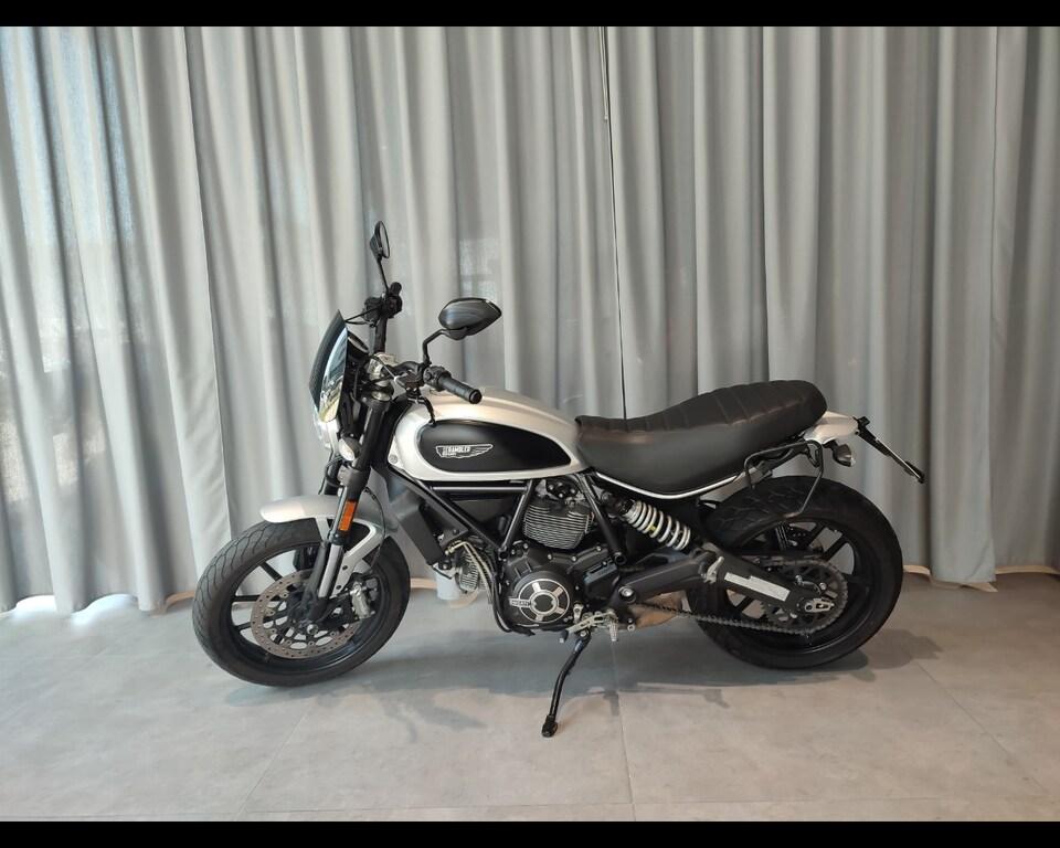 SCRAMBLER 800