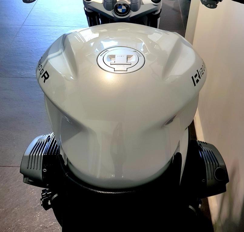 R 1200 R