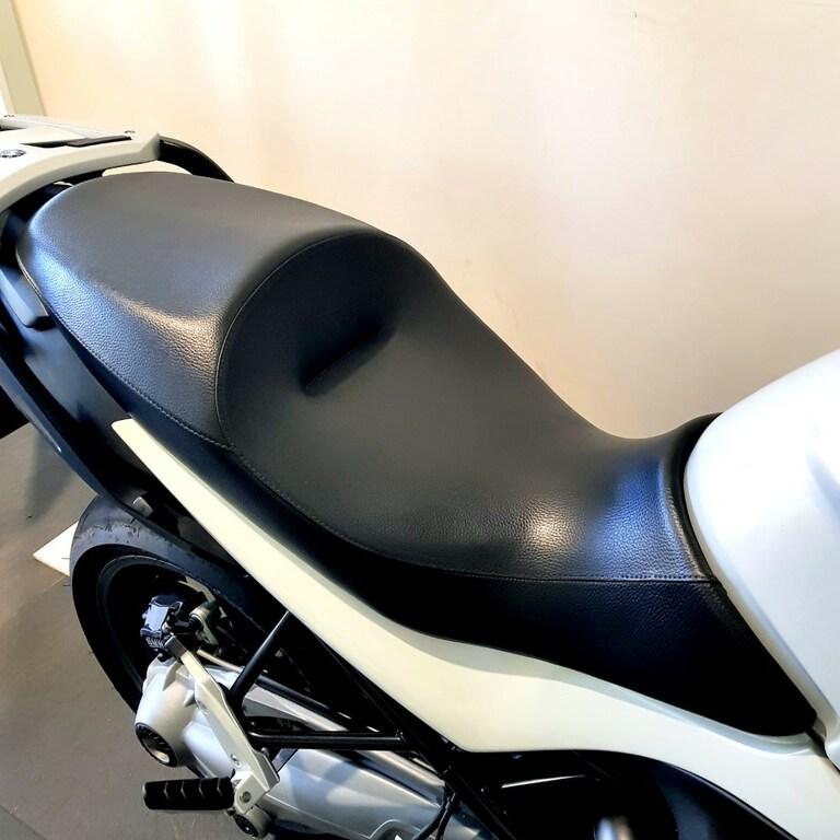 R 1200 R
