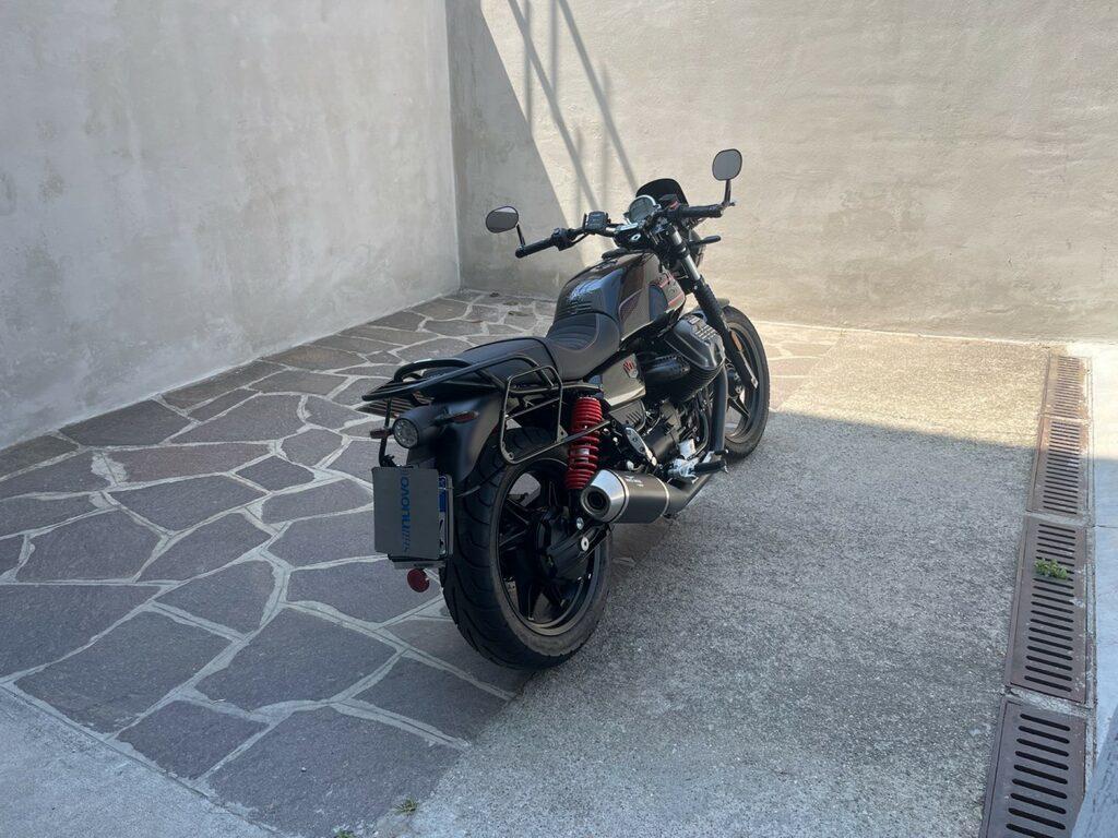 V7 850