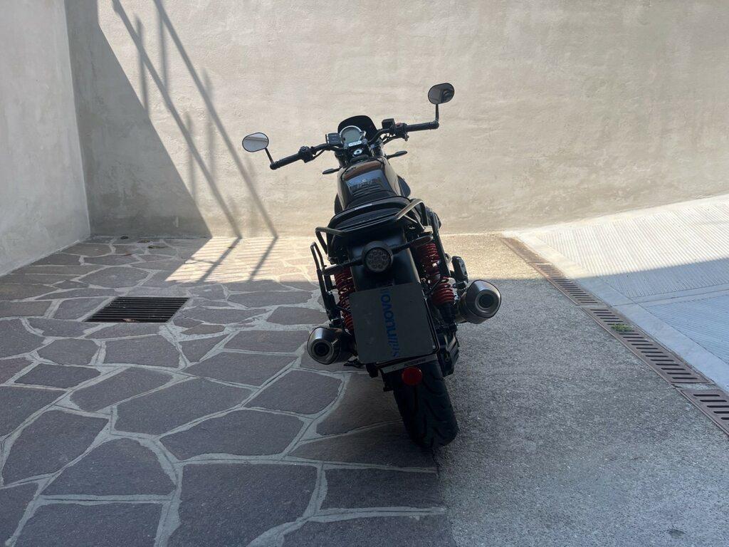 V7 850
