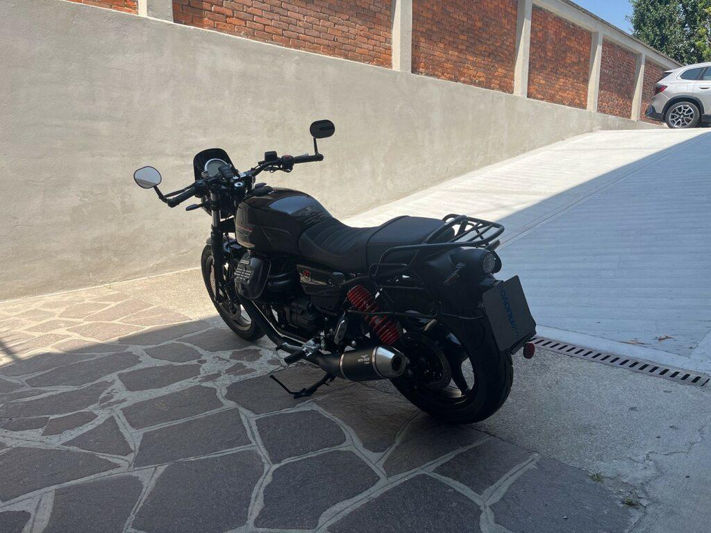 V7 850