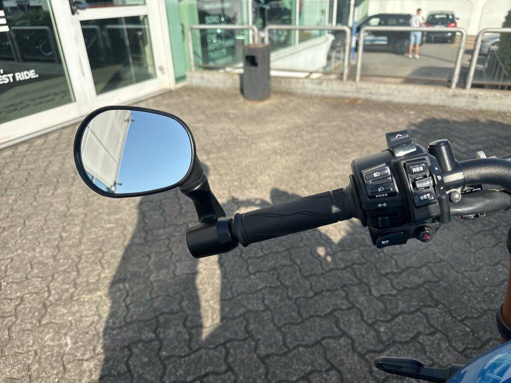 XSR 900