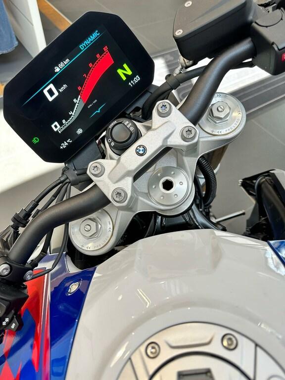 F 900 R