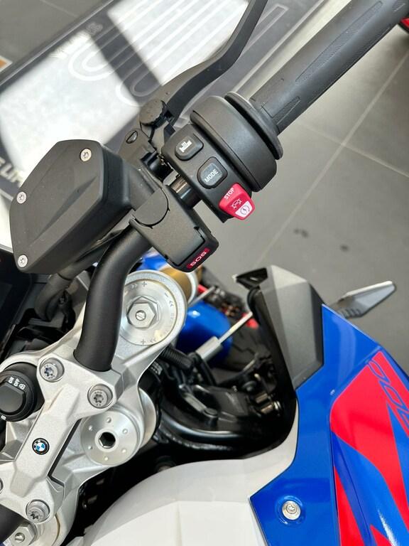 F 900 R