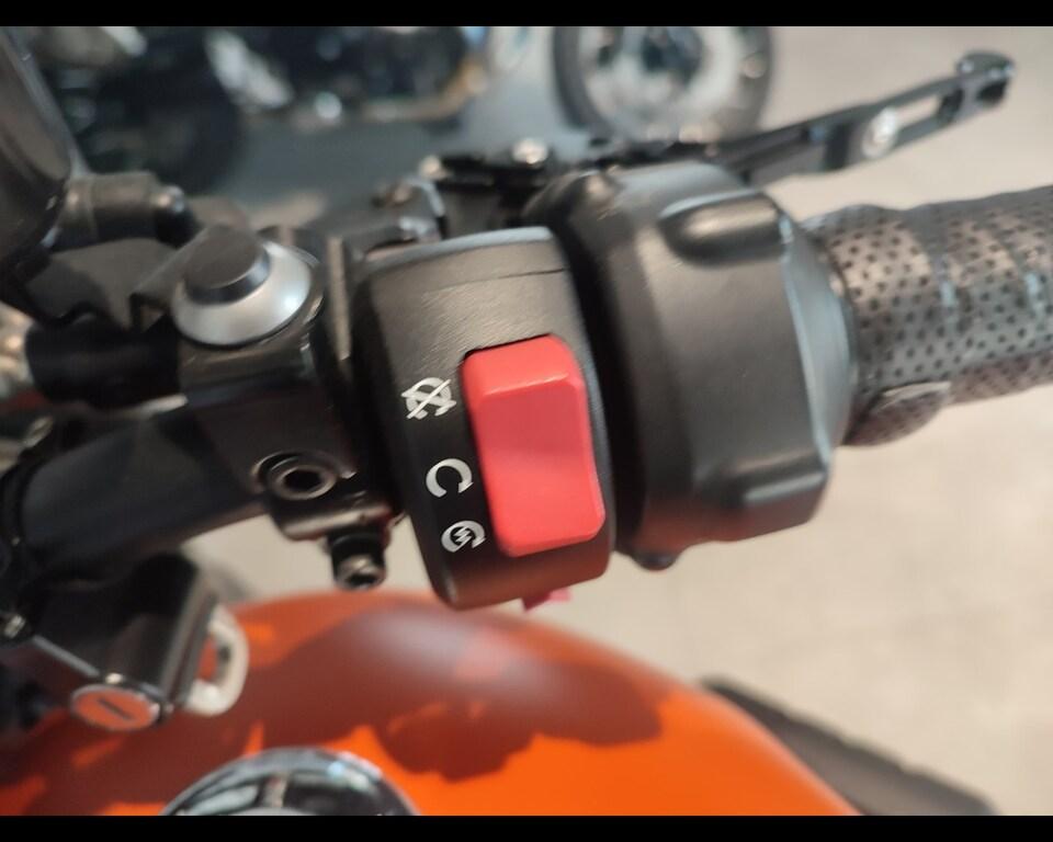STREET SCRAMBLER 900
