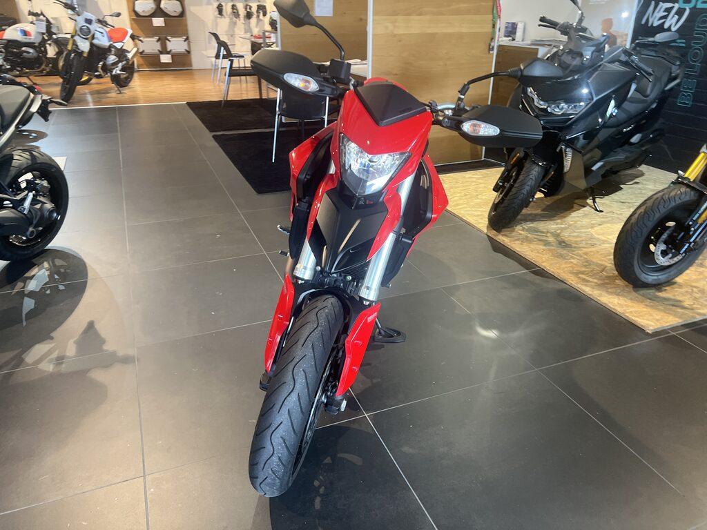 HYPERMOTARD 821